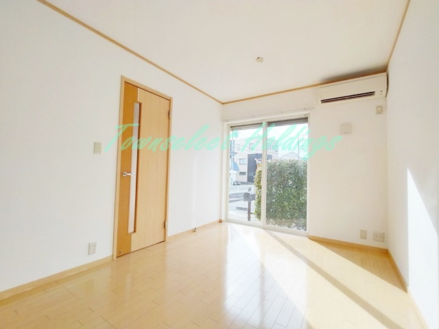 茅ヶ崎市菱沼３丁目のアパートの居間・リビング