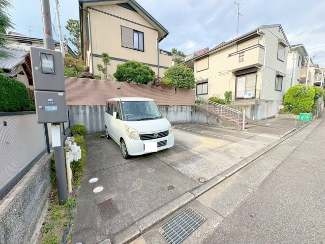 ダイアパインの駐車場|駐車場があるので、車を買う予定の方も安心です