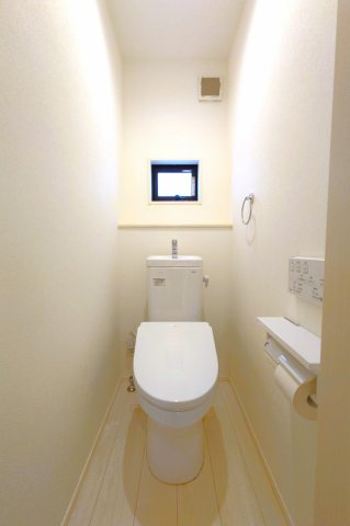 川崎市中原区市ノ坪　戸建のトイレ