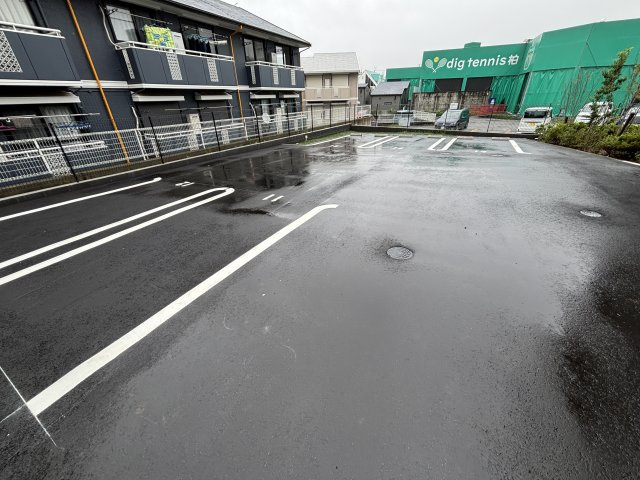 リッシュセゾン　Eの駐車場