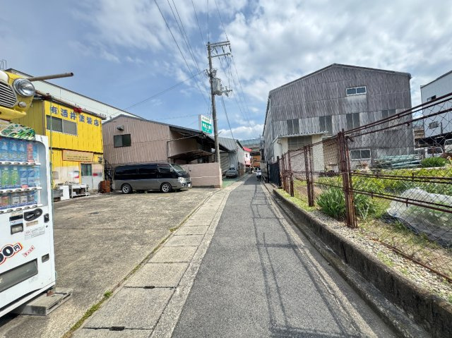 堺市西区菱木2丁　売土地の前面道路含む現地写真