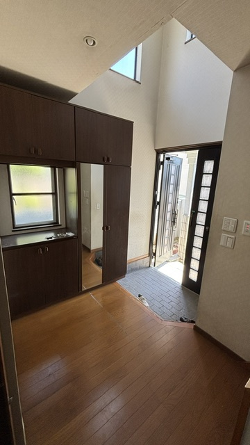 大東市緑が丘2丁目　中古戸建の居間・リビング|おしゃれなリビングです