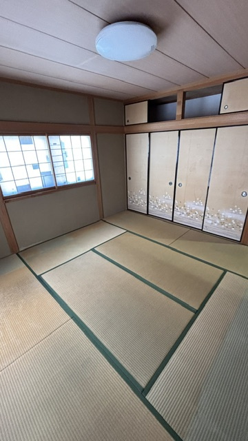 大東市緑が丘2丁目　中古戸建の和室|柔らかい畳が心地よい和室