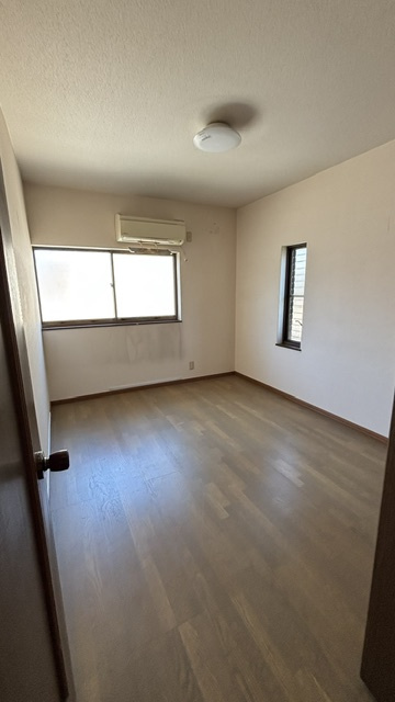 大東市緑が丘2丁目　中古戸建の居間・リビング|ゆったりとしたリビングです