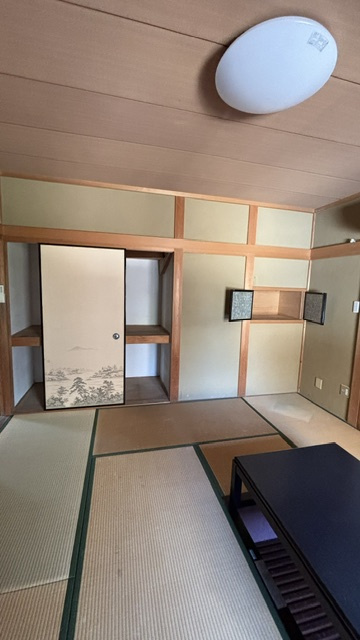 大東市緑が丘2丁目　中古戸建の和室|畳の上でゆっくりとくつろげる和室です