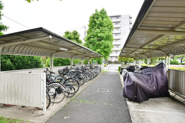 プロムナード大宮春野B-1番館の駐輪場|■お客様との会話を大切にし、一人ひとりにあった資金計画やプランをご提案致します。「家を買って終わり」ではなく、「買ってからがスタート」と考え、ご提案します。ローンのご相談は私たちにお任せ下さい。