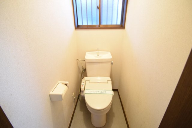 グレイスハイツのトイレ|トイレに小窓付きです