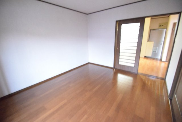 グレイスハイツの居間・リビング|建具もオシャレです