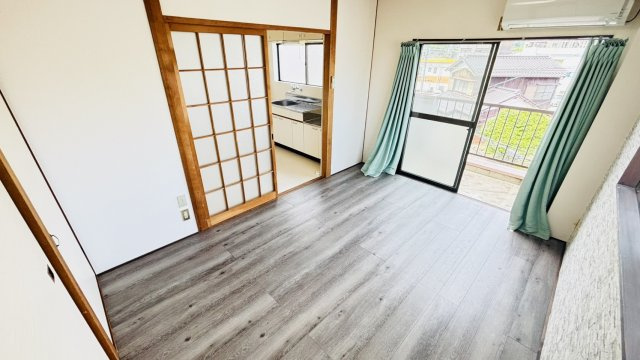 筑紫野市針摺西２丁目のアパートの洋室