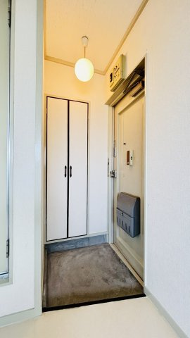 筑紫野市針摺西２丁目のアパートの玄関