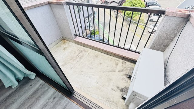 筑紫野市針摺西２丁目のアパートのバルコニー