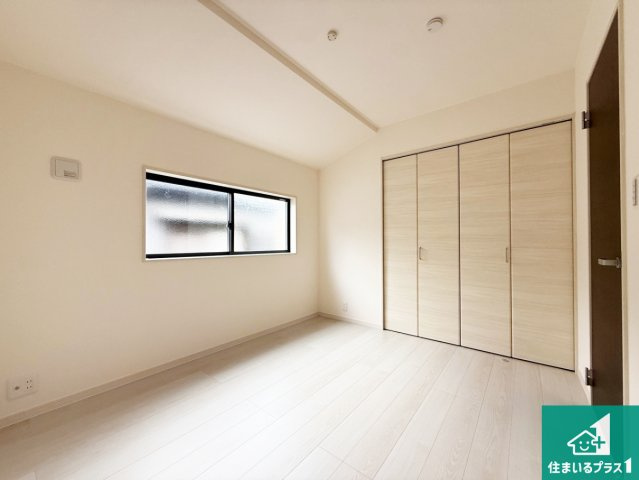 堺市東区高松　第5期　新築一戸建ての洋室|シンプルな洋室は、自分好みのインテリアが楽しめます♪ご家族とインテリアや家具を選びに行くのは入居時の醍醐味の一つです。ぜひお楽しみください♪
