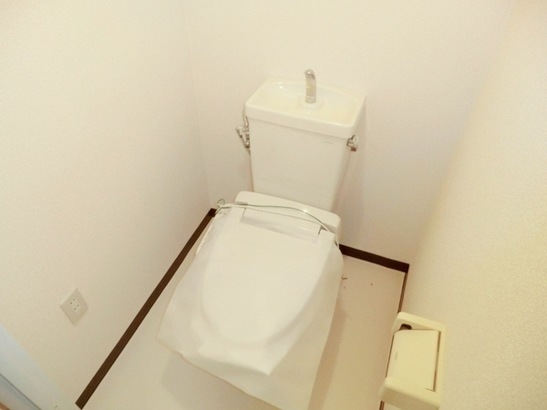 シンプルで使いやすいトイレです♪