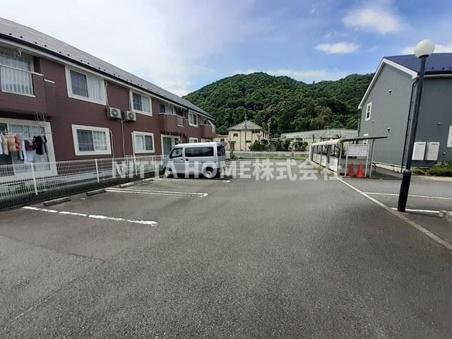 綾部市大島町畠田のアパートのその他共用部分|屋根付きの駐輪場です＊