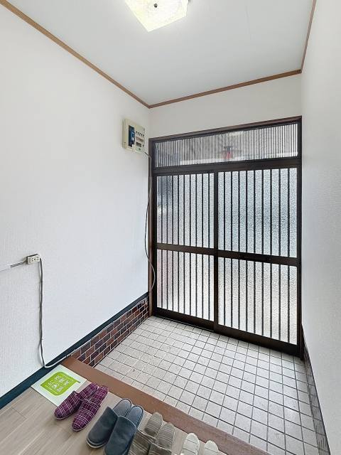 板山町十二丁目戸建貸家の玄関