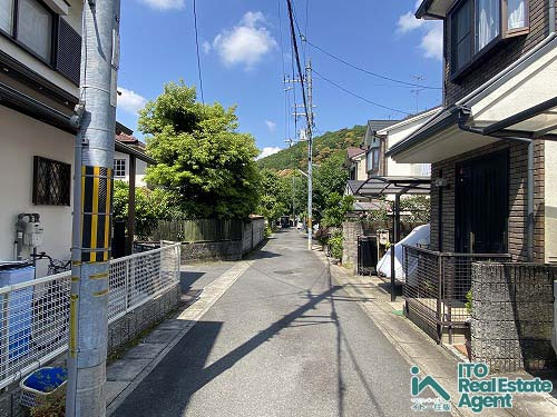 松ケ崎御所ノ内町 中古戸建の前面道路含む現地写真