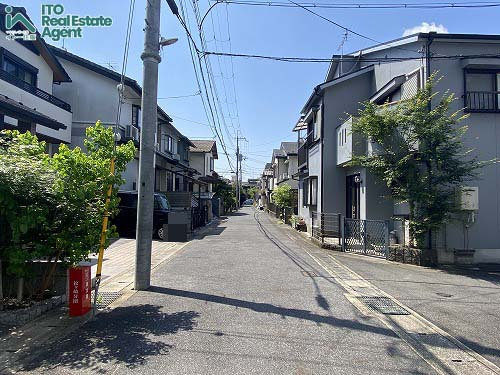 松ケ崎御所ノ内町 中古戸建の前面道路含む現地写真