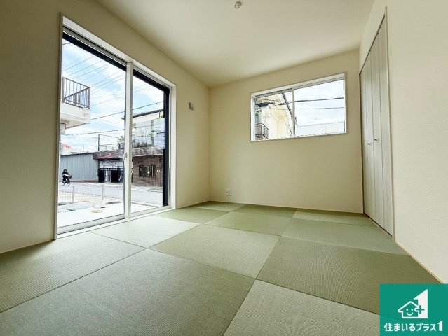 羽曳野市恵我之荘　新築一戸建ての和室|一室あると便利な和室は客間としてだけでなく、小さなお子様のプレイルームや食後のくつろぎスペースとしてもご利用いただけます。収納もついていますので大活躍間違いなし！