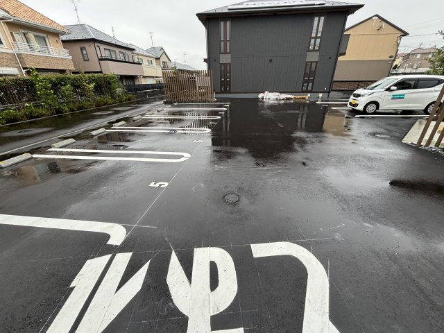 リッシュセゾン　Oの駐車場