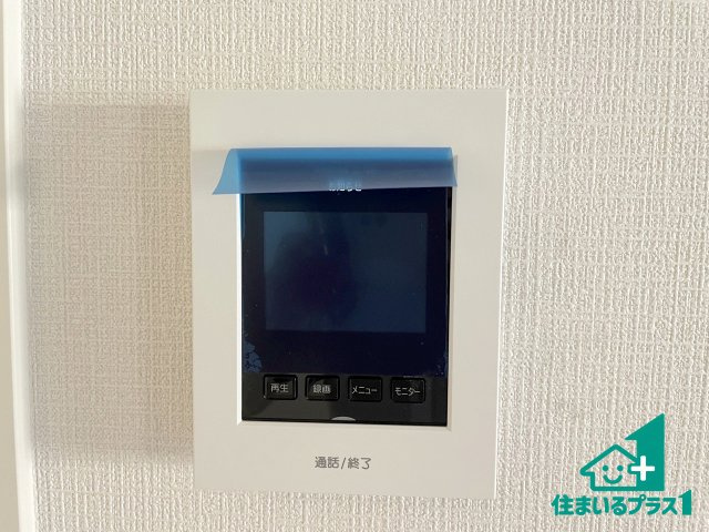 ★26(土)27(日)現地見学可能！★亀岡市柳町　第1期　新築一戸建ての防犯設備|カラーモニターインターホン！声だけでなく来訪者の姿や顔がモニターで確認できるので、小さなお子様がいらっしゃるご家庭でも安心できます！