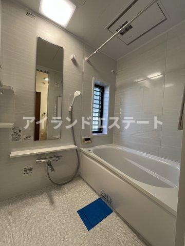 ヴィク駒沢　駅近　専用庭　角部屋の浴室