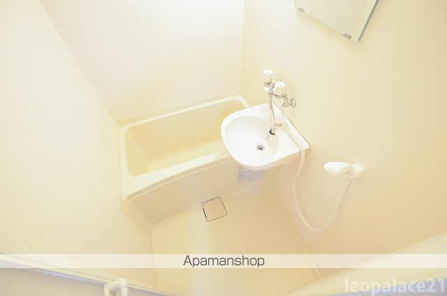 レオパレスＩＲＩＥの浴室