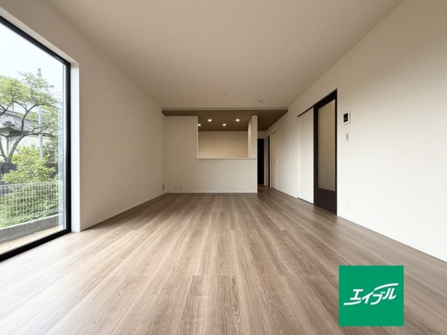 【居間・リビング】 | リーブルガーデン倉敷真備町有井第2 (全1棟) | 18帖のLDKで広々お使いいただけます♪