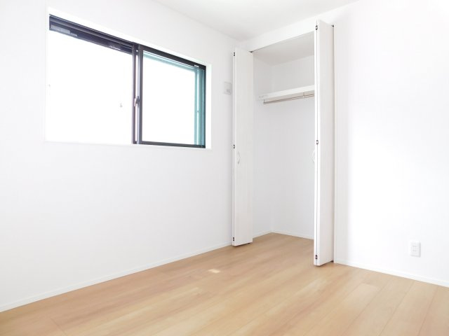 名古屋市北区成願寺１丁目の新築一戸建の洋室|◇洋室◇　　明るい洋室５．４帖　全居室収納完備♪