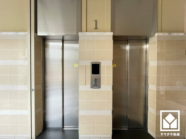 さきタワー・サンクタス尼崎駅前のその他共用部分|複数基のエレベーターを設置。ゆとりある共用設計で、快適な住まいへのアクセスをスムーズに。