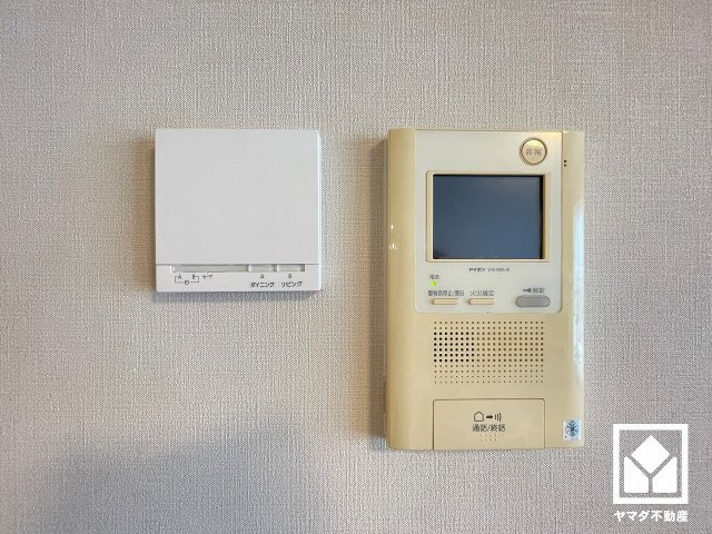 さきタワー・サンクタス尼崎駅前の設備|LD床暖房付きで、寒い冬でも足元ポカポカ。ホコリを巻き上げないのでお子様のいるご家庭にもおすすめです。エアコンの風が苦手な方や、アレルギー体質の方も快適にお住まいいただけます。