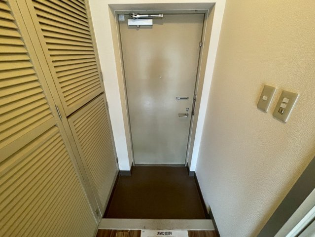 メゾン・スギの玄関