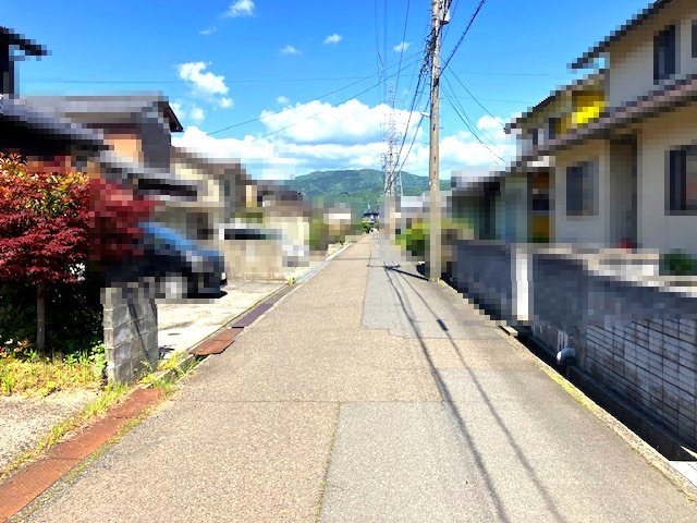 敦賀市市野々町二丁目中古戸建の前面道路含む現地写真