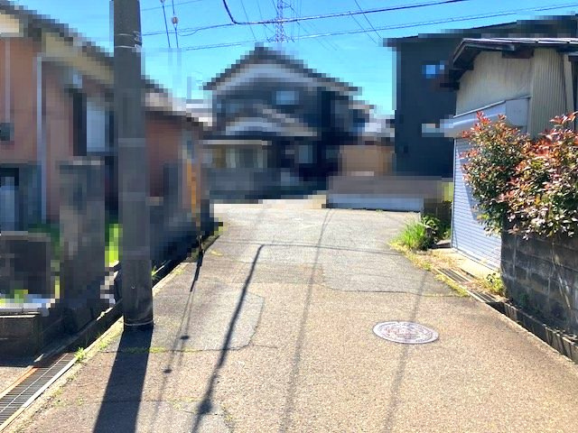 敦賀市市野々町二丁目中古戸建の前面道路含む現地写真