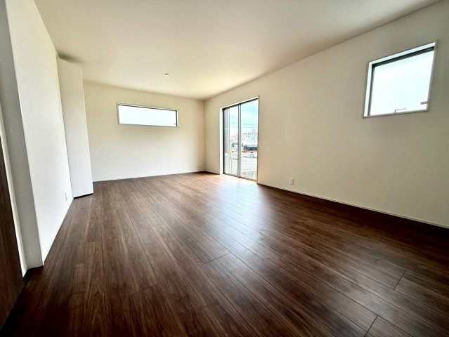 リーブルガーデンうるま市前原・６号棟のその他|二面採光で明るくゆったりとしたLDK18帖