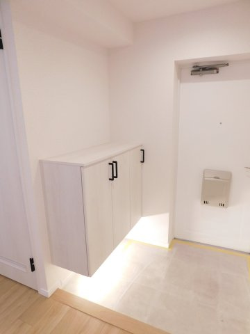 名古屋市瑞穂区瑞穂通５丁目の中古マンションの玄関|◇玄関◇　　収納完備で玄関がスッキリと片付きます♪　