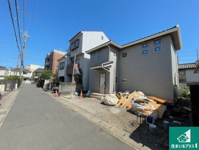 ★京都市右京区常盤草木町　新築一戸建ての前面道路含む現地写真|周辺は落ち着いた街並みの住宅地！子育てがしやすい住環境です！まだ未完成ですが、現地でしかわからない事もございます。是非一度ご覧ください。