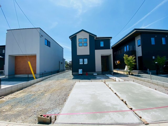 よかタウン／西区城山半田３丁目２期／８号棟の前面道路含む現地写真