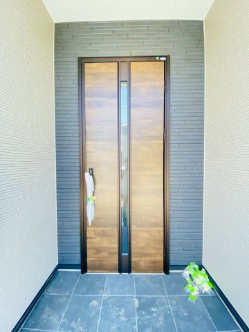 よかタウン／西区城山半田３丁目２期／８号棟の玄関