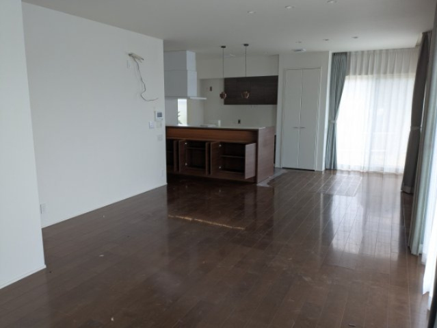 中古戸建　箕郷町生原の居間・リビング|ゆったりとした居間です