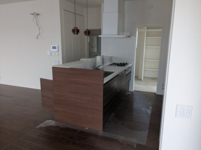 中古戸建　箕郷町生原のキッチン|キッチンです。家事動線を計算された間取りで、水回りの移動も便利。
