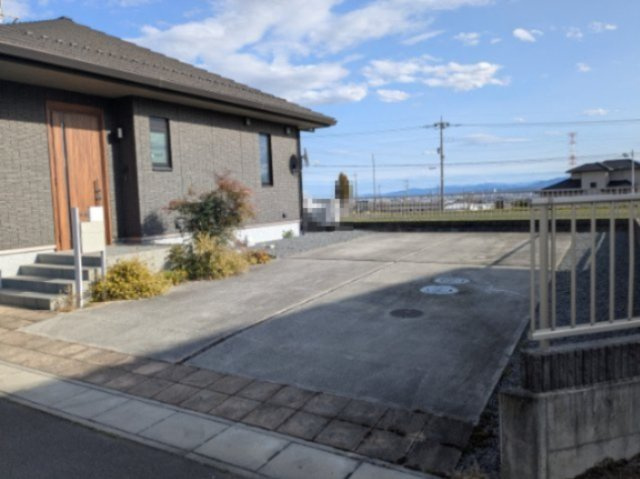 中古戸建　箕郷町生原の駐車場|カースペースがあります