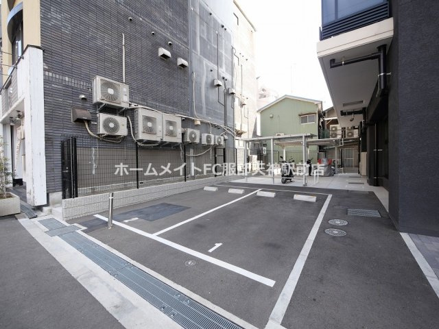ザ・パークハビオ塚本 の駐車場