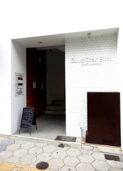 上本町ブルースタービルのエントランス