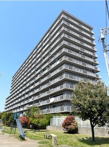 【外観】 | 南西角部屋◎南側・西側・北側の広々とした3面バルコニー付き！　　　
天気の良い日には富士山を望める眺望良好のリノベマンション♪