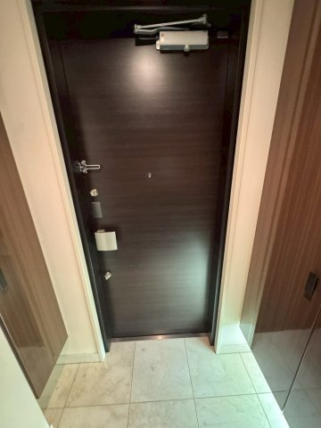 N4.TOWERの玄関