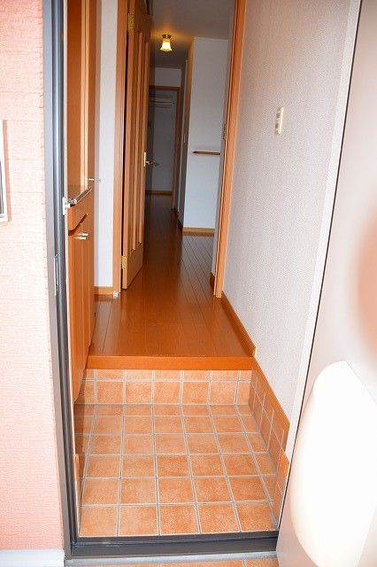 グランシス富木島の玄関
