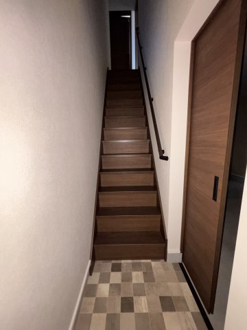 Garage house KAMATAMAの玄関