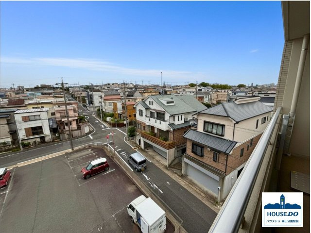 ペット可！R8,5月リフォーム完了予定！ユニーブル名東猪子石の展望|5階バルコニーからの景色は遮るものがほとんどなく、遠くまで見渡すことができます。
シンク付きでガーデニングも楽しめますし、爽やかな風を感じながらリラックスタイムを過ごすことも出来ます♪