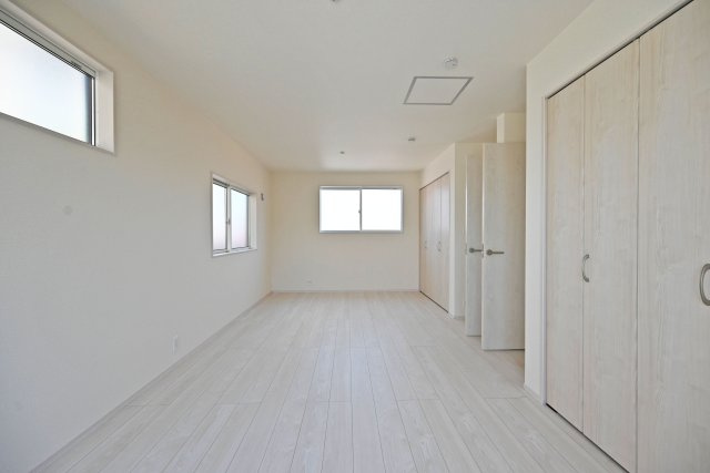 ブルーミングガーデン東鳴尾町2丁目新築一戸建て│4LDK+駐車1台可の寝室|3階主寝室想定のお部屋は将来的に二部屋に分けることが可能です。 
