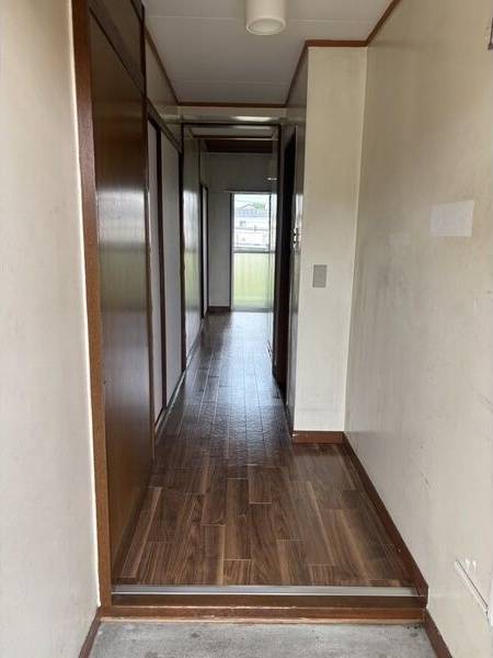 石塚マンションの玄関